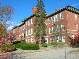 Israel Putnam Apartments Ninety in Putnam, CT - Foto de edificio