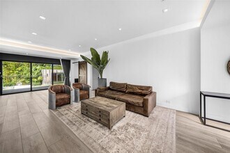 861 NE 74th St in Miami, FL - Building Photo - Building Photo