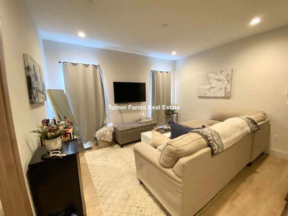 118 Buttonwood St, Unit 1 in Boston, MA - Building Photo