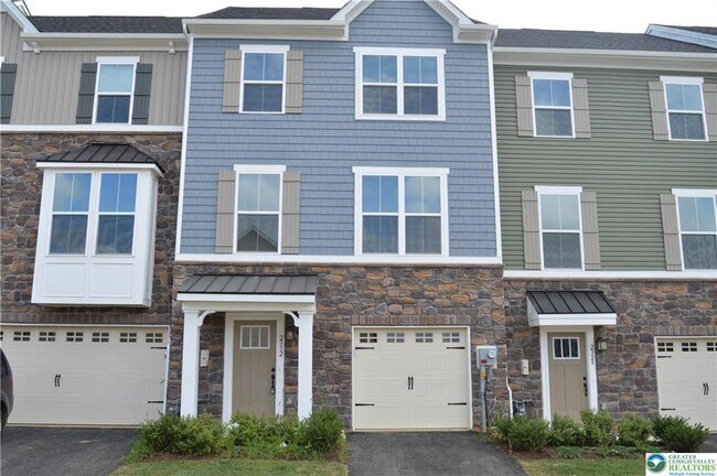 2332 Raya Wy in Easton, PA - Building Photo - Building Photo