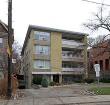 14 Deer Park Cres in Toronto, ON - Building Photo