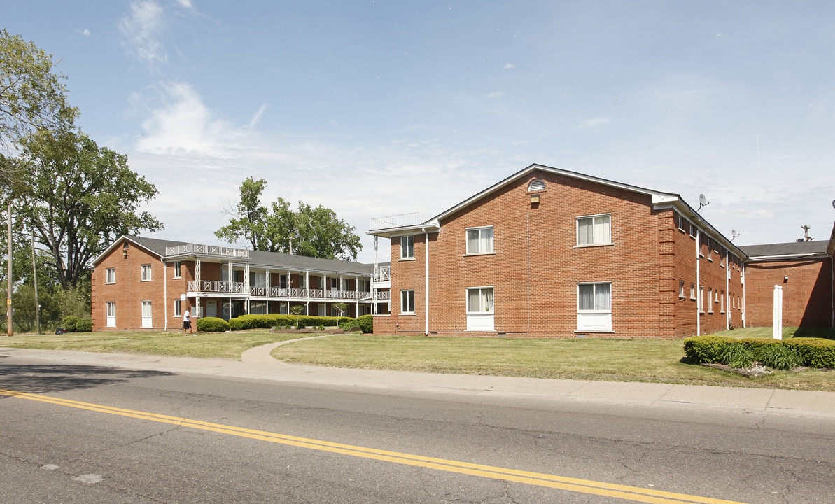 Village Square Apartments in Detroit, MI - Foto de edificio