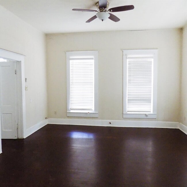 property at 404 S Lasalle St