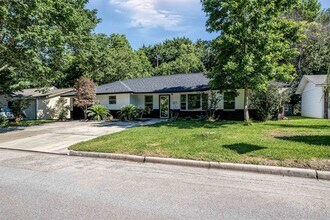 608 W Lobit Ave in Baytown, TX - Building Photo - Building Photo