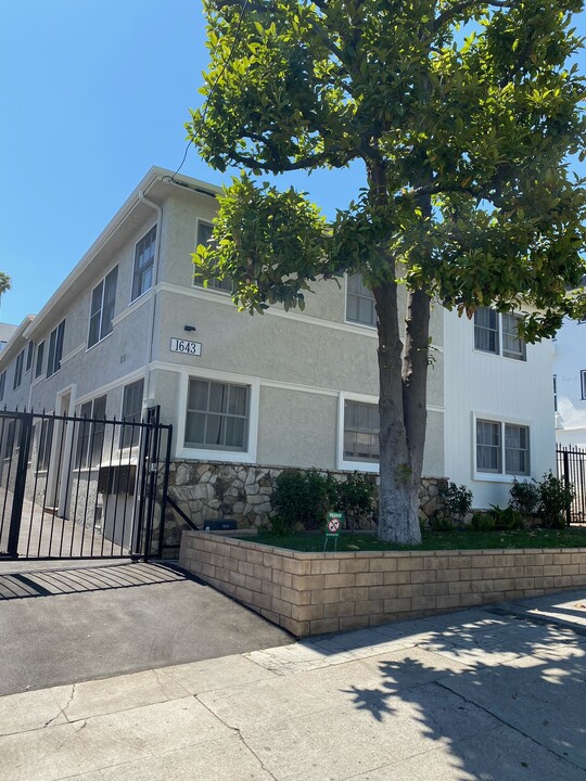 1643 N Formosa Ave in Los Angeles, CA - Foto de edificio