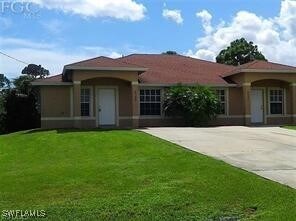 4946 Golfview Blvd in Lehigh Acres, FL - Foto de edificio