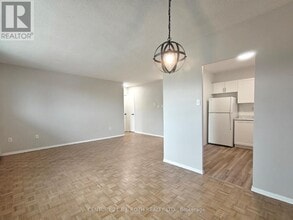 98 Holgate St in Barrie, ON - Building Photo - Building Photo