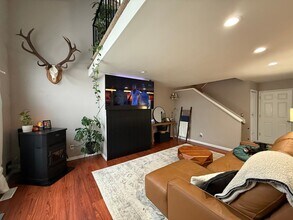 10711 Commodore Dr in Anchorage, AK - Building Photo - Building Photo