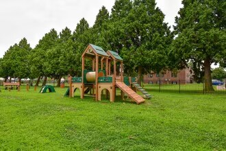 7200 Marion Ave in Levittown, PA - Foto de edificio - Building Photo