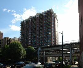 One East 14th Place in Chicago, IL - Foto de edificio - Building Photo