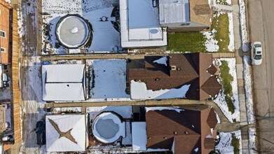 6640 W Foster Ave in Chicago, IL - Foto de edificio - Building Photo