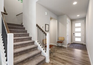 2934 SW Crestwood Dr in Oak Harbor, WA - Building Photo - Building Photo