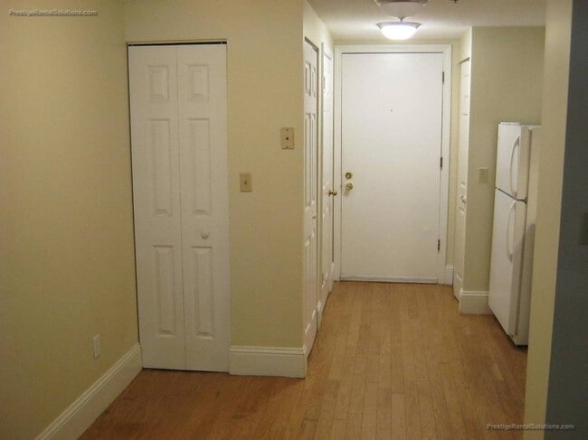 9 Saint Joseph St, Unit 2 in Fall River, MA - Foto de edificio - Building Photo