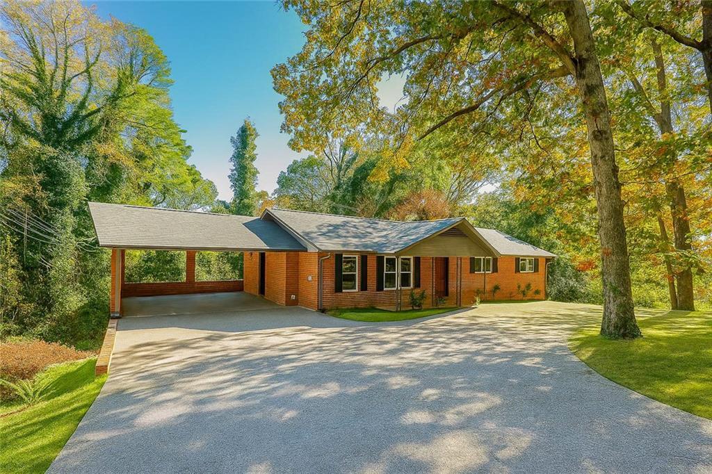 5425 Skyview Dr SW in Atlanta, GA - Building Photo