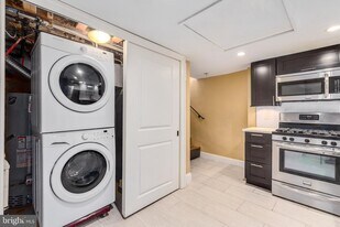 953 N Randolph St in Philadelphia, PA - Building Photo