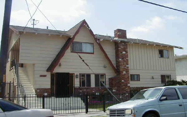 11703 Gale Ave in Hawthorne, CA - Building Photo - Building Photo