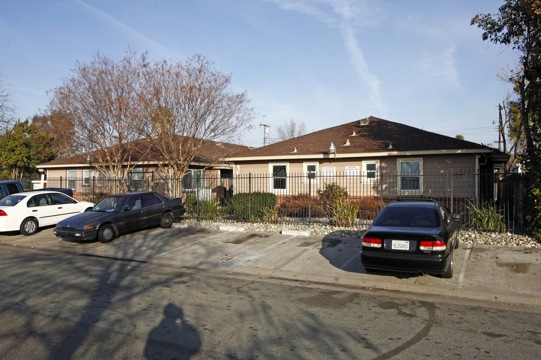 Santiago Apartments in Sacramento, CA - Foto de edificio