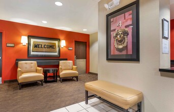 Furnished Studio-Bloomington - Normal in Bloomington, IL - Foto de edificio - Building Photo