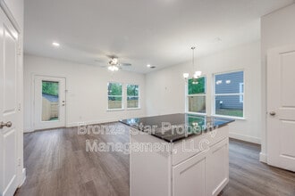 414 E 7th St in Bonham, TX - Building Photo - Building Photo