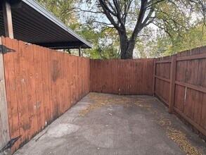 2002 Minnie Dr in Arlington, TX - Foto de edificio - Building Photo