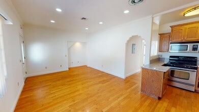 Heart of Hollywood | Large 2 Bedroom in Los Angeles, CA - Building Photo - Building Photo