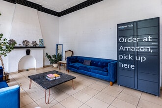 Val D' Kingsley LLC in Los Angeles, CA - Building Photo - Building Photo