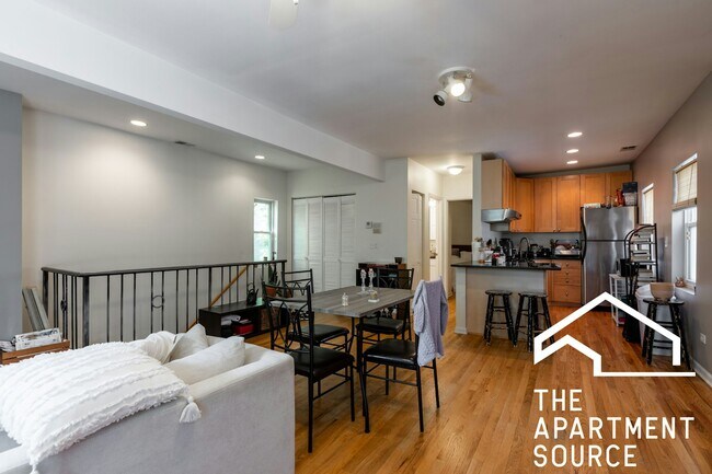 property at 906 N Wood St