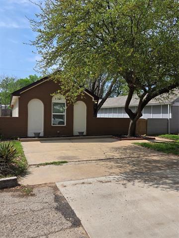 11221 Golden Triangle Cir in Fort Worth, TX - Building Photo