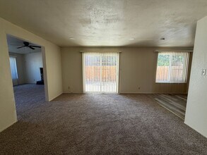 1013 Pinewood Dr in Sparks, NV - Building Photo - Building Photo