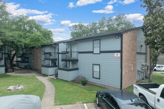 Falls of Gessner in Houston, TX - Building Photo - Building Photo