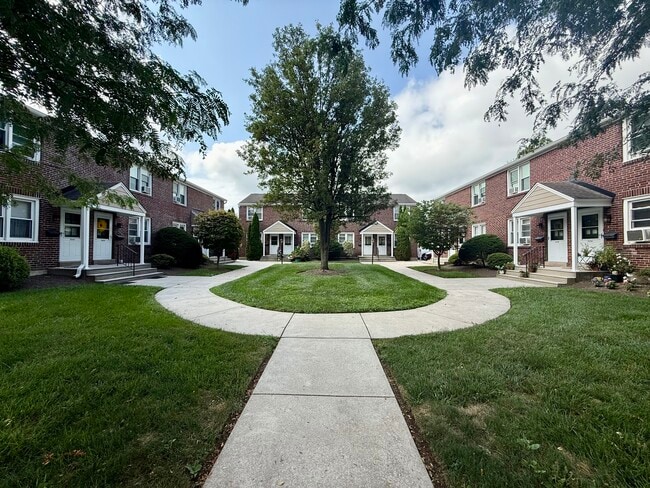 3524 Rhoads Ave, Unit D in Newtown Square, PA - Building Photo - Building Photo