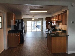 4707 W Bay Ave in Tampa, FL - Building Photo - Building Photo