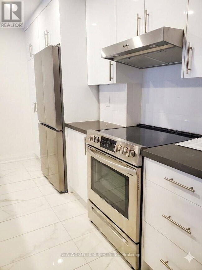 88 Bernard Ave in Toronto, ON - Building Photo - Building Photo