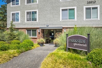 Quiet Family-Friendly Living In Downtown in Redmond, WA - Foto de edificio - Building Photo