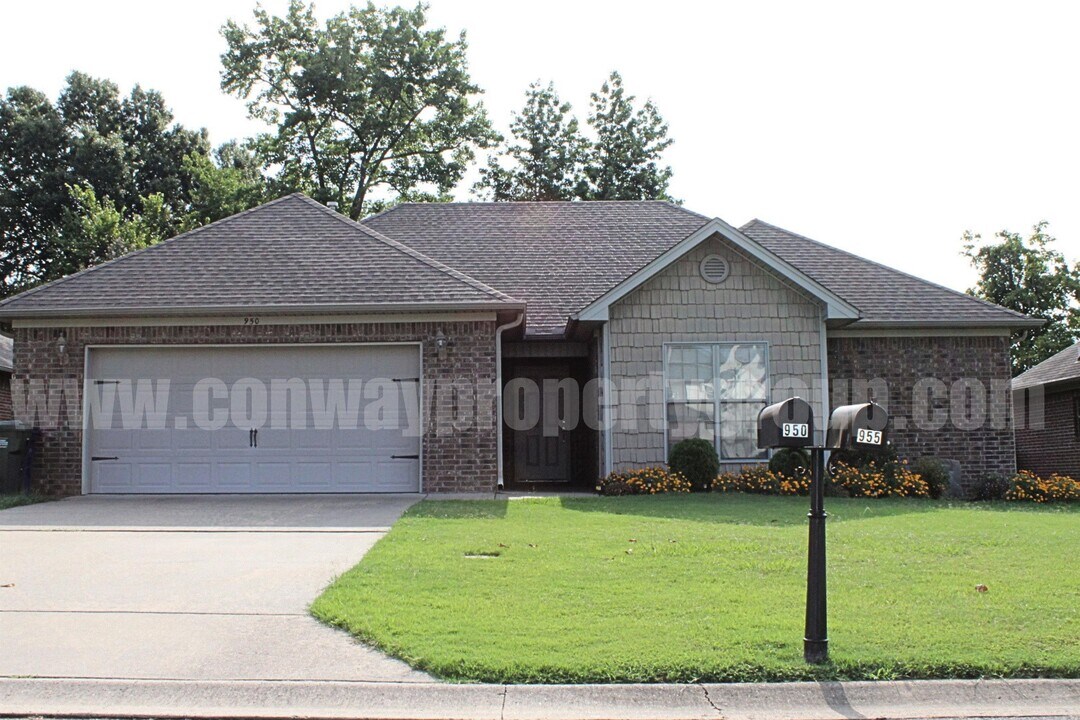 950 Wineberry Rd in Conway, AR - Building Photo