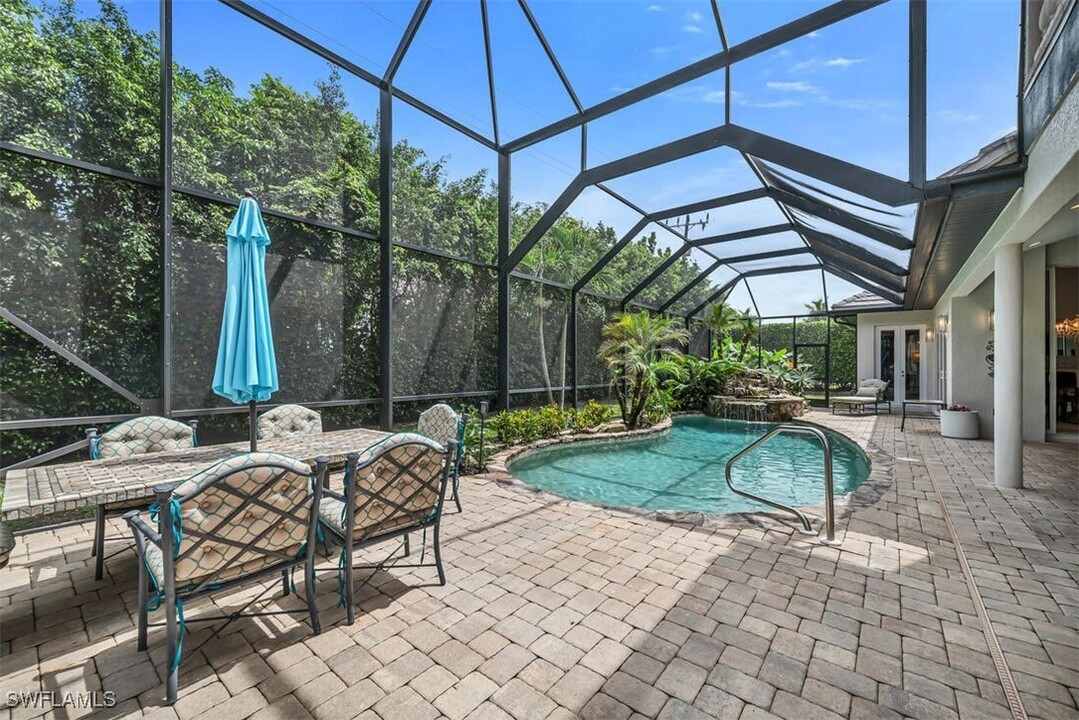 649 Bow Line Dr in Naples, FL - Building Photo