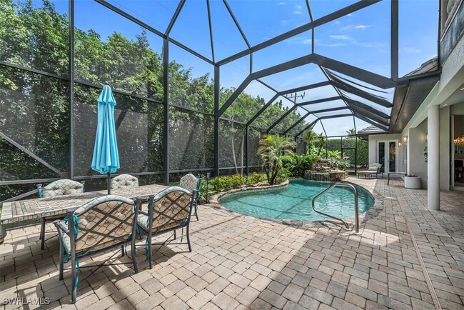 649 Bow Line Dr in Naples, FL - Foto de edificio - Building Photo