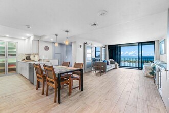 5600 N Flagler Dr, Unit PH108 in West Palm Beach, FL - Building Photo - Building Photo