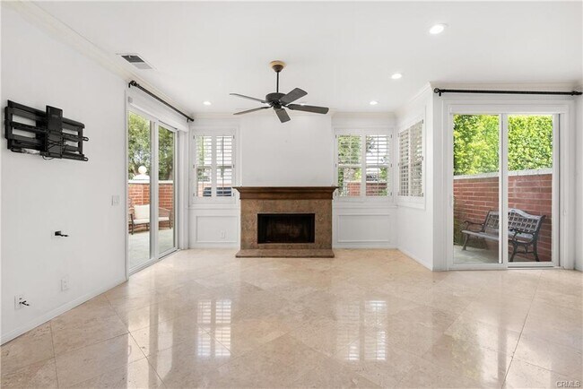 6121 Greenbrier Dr in Huntington Beach, CA - Building Photo - Building Photo