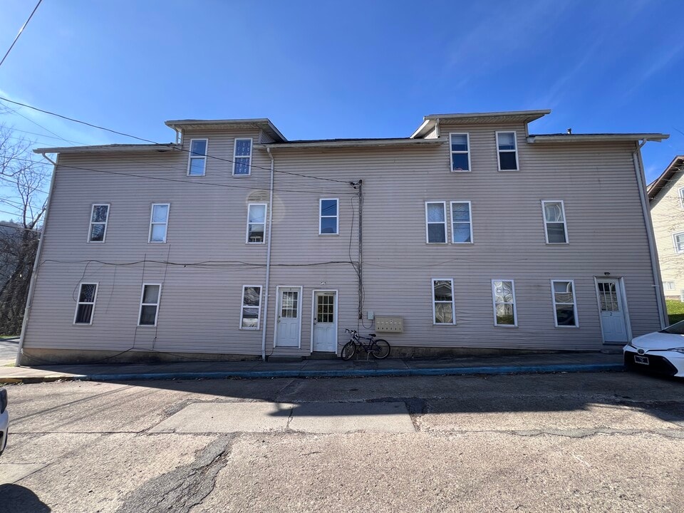 630 Brandon St in Morgantown, WV - Building Photo