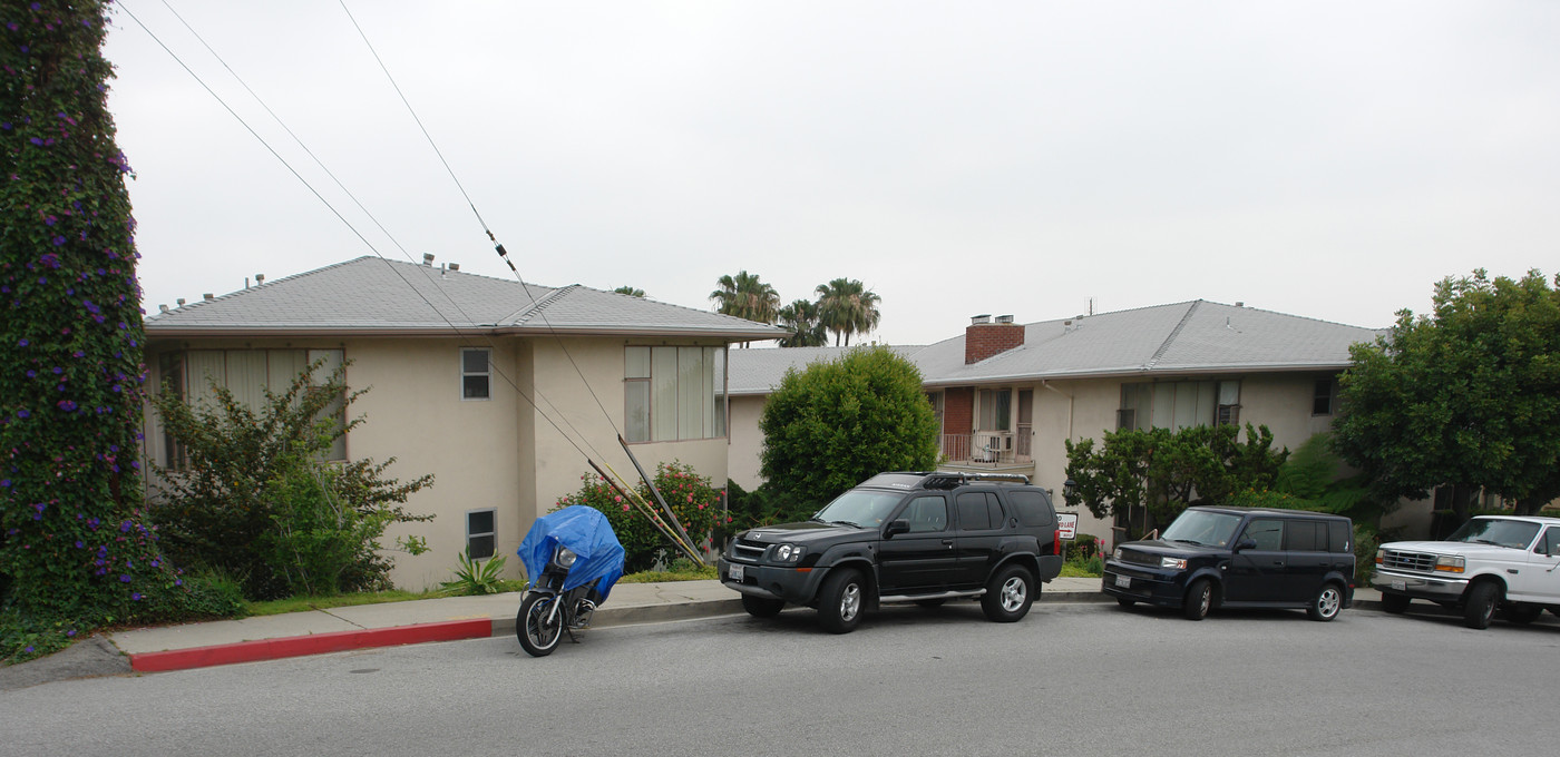 300 Mockingbird Ln in South Pasadena, CA - Foto de edificio