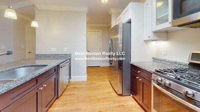 286 Main St, Unit 209 in Woburn, MA - Building Photo - Building Photo