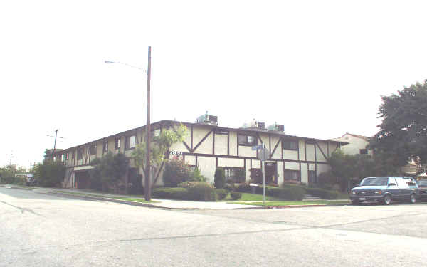 2887 W Avenue 35 in Los Angeles, CA - Foto de edificio - Building Photo