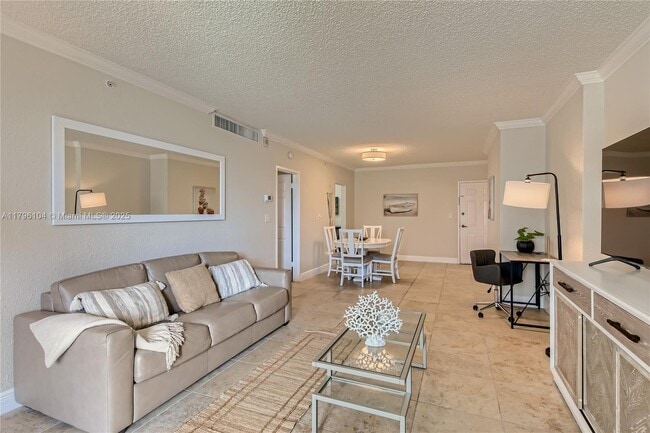 2501 S Ocean Dr, Unit 316 in Hollywood, FL - Building Photo - Building Photo