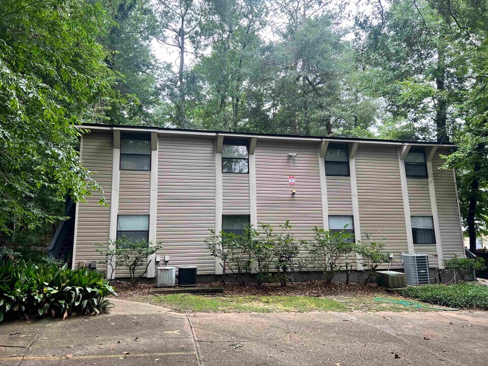 2131 Claremont Ln in Tallahassee, FL - Building Photo