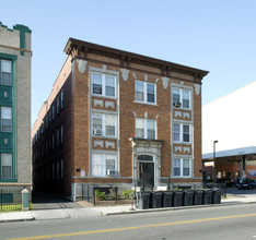 Paracas Apartments in Hartford, CT - Building Photo - Building Photo