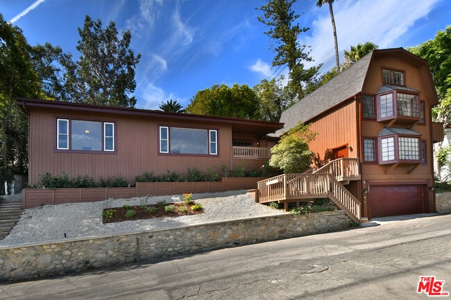 3682 Berry Dr in Los Angeles, CA - Building Photo - Building Photo