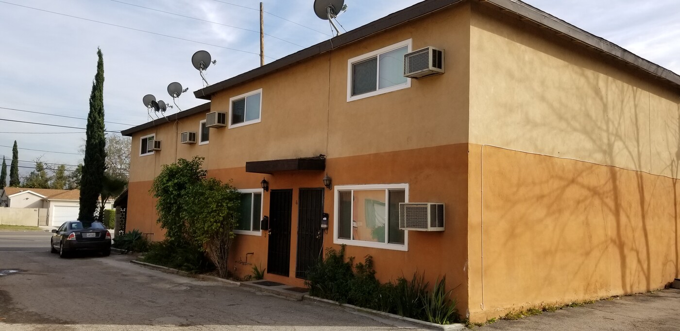 7545 N Hollywood Way in Burbank, CA - Building Photo