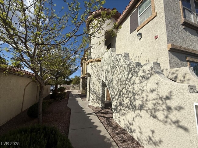 property at 50 Aura de Blanco St