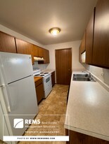 564 E Slifer St in Portage, WI - Building Photo